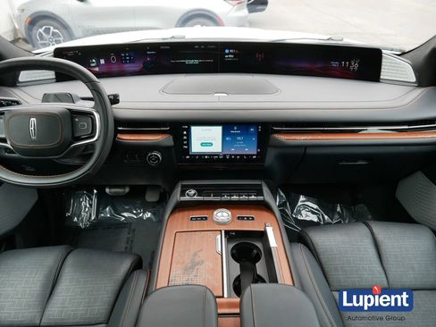 Used 2025 Lincoln Navigator Black Label AWD/4WD image 19