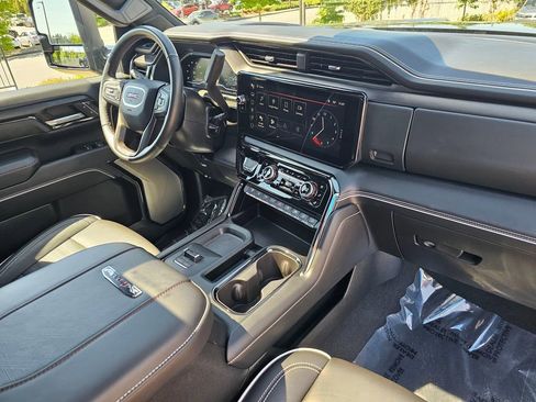 Used 2025 GMC Sierra 2500 AT4X AWD/4WD image 10
