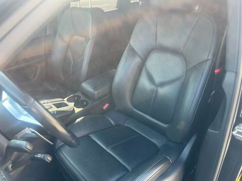 Used 2018 Porsche Macan image 16