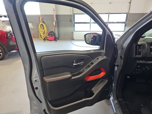 Certified 2025 Nissan Frontier PRO-4X w/ Pro Premium Package AWD/4WD image 10