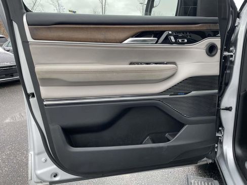 Used 2023 Jeep Grand Wagoneer L Series II image 8