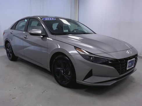 Used 2023 Hyundai Elantra SEL image 2