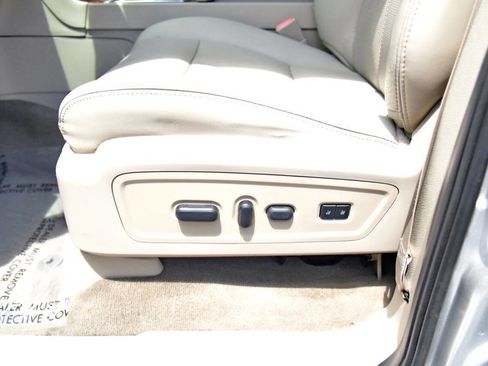 Used 2014 Lincoln Navigator 2WD image 22