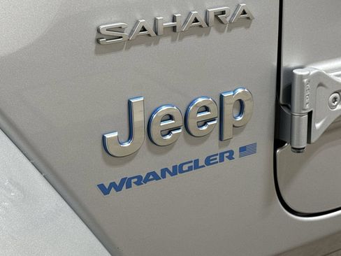 Used 2023 Jeep Wrangler Unlimited Sahara AWD/4WD image 26
