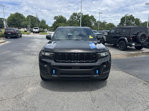 Used 2022 Jeep Grand Cherokee Trailhawk w/ Advanced Protech Group II AWD/4WD image 4
