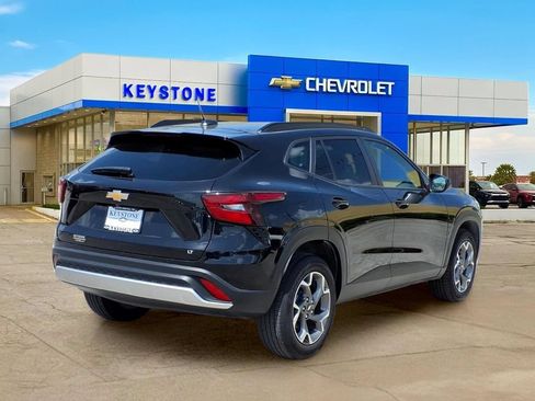 Used 2025 Chevrolet Trax LT FWD image 7