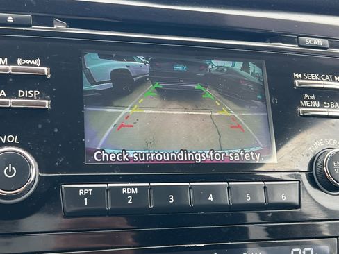 Used 2017 Nissan Rogue SV image 19