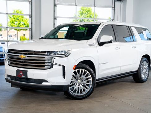 Used 2024 Chevrolet Suburban High Country AWD/4WD image 2