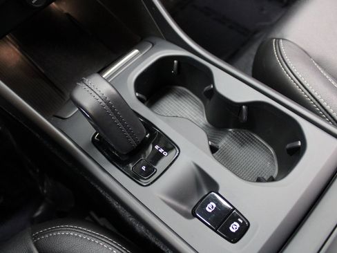 Used 2021 Volvo XC40 T5 Momentum image 40