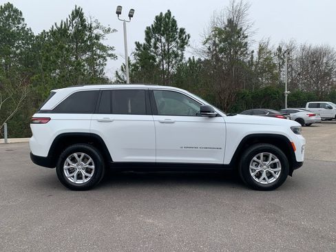 Used 2023 Jeep Grand Cherokee Limited image 2