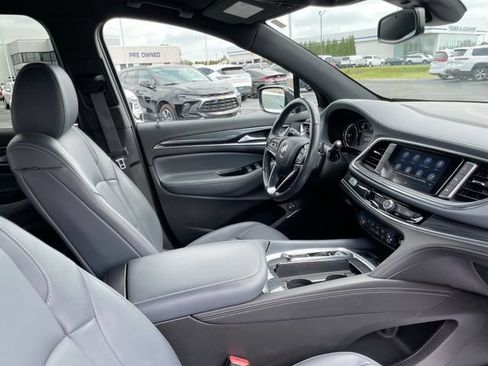 Used 2022 Buick Enclave Essence w/ Sport Touring Edition FWD image 17