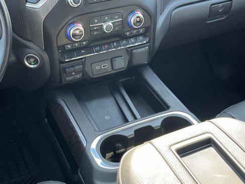 Used 2021 GMC Sierra 1500 Denali w/ Denali Premium Package image 16