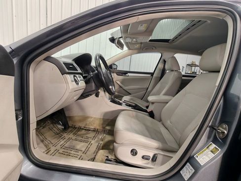 Used 2013 Volkswagen Passat TDI SE image 25
