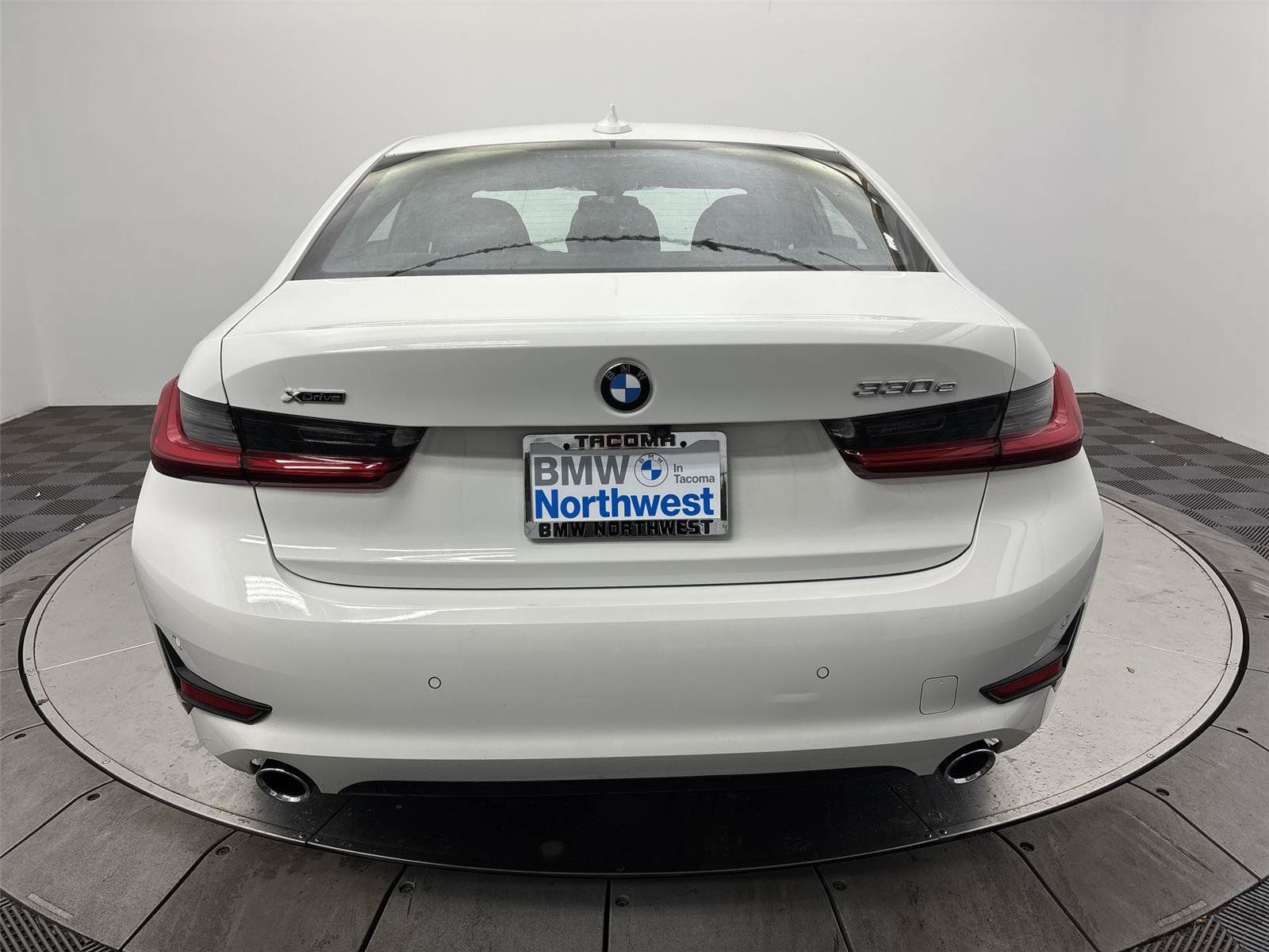 Used 2021 BMW 330e xDrive w/ Convenience Package AWD/4WD image 15