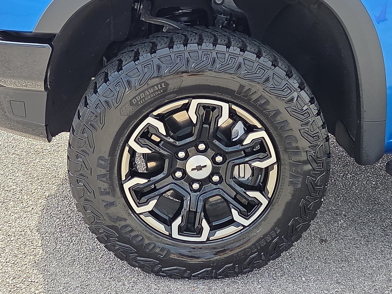 Used 2023 Chevrolet Silverado 1500 ZR2 w/ Technology Package AWD/4WD image 7