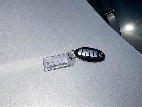 Used 2024 Nissan Altima 2.5 SV FWD image 15