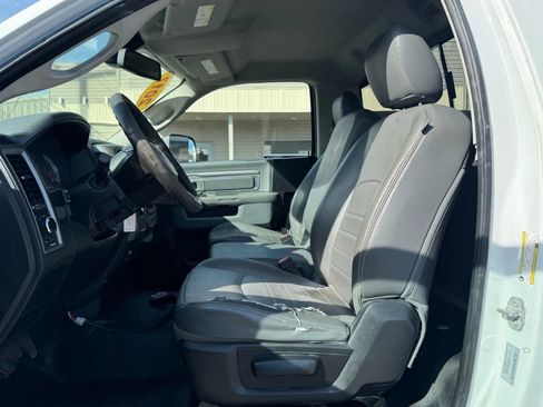 Used 2017 RAM 3500 Tradesman w/ Chrome Appearance Group image 9