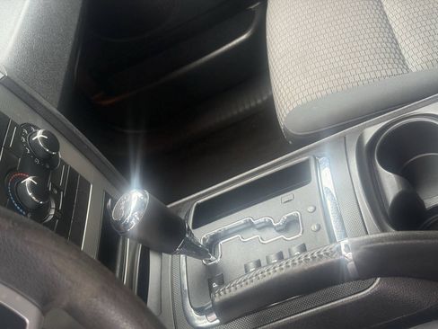 Used 2010 Jeep Grand Cherokee Laredo AWD/4WD image 19