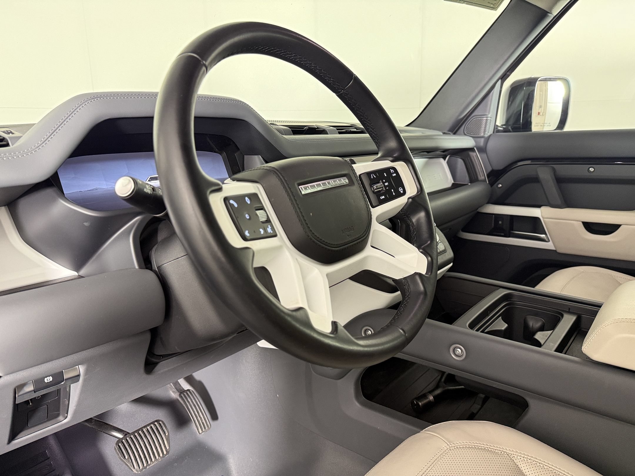 Used 2024 Land Rover Defender 110 S AWD/4WD image 4