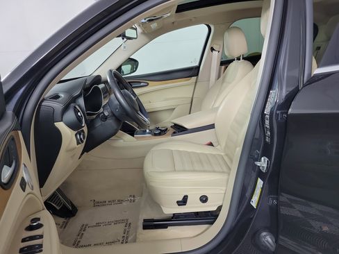 Used 2019 Alfa Romeo Stelvio Ti Lusso w/ Quick Order Package 22X Lusso image 9