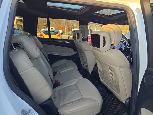 Used 2014 Mercedes-Benz GL 550 4MATIC image 35