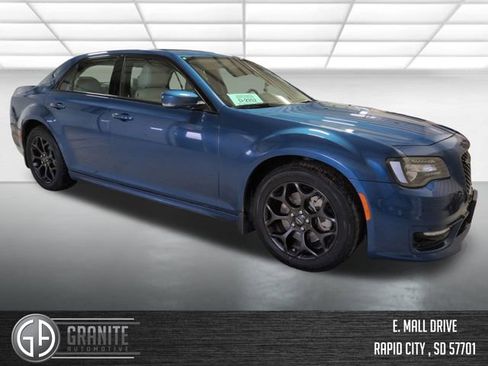Used 2023 Chrysler 300 Touring L w/ Comfort Group image 7