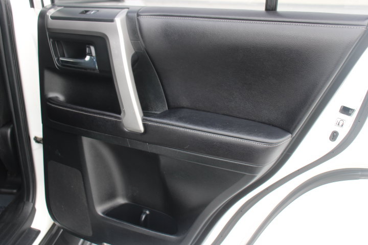 Used 2016 Toyota 4Runner SR5 AWD/4WD image 18
