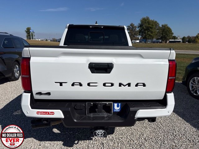 Used 2025 Toyota Tacoma SR5 AWD/4WD image 5