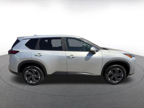 Used 2025 Nissan Rogue SV FWD image 16