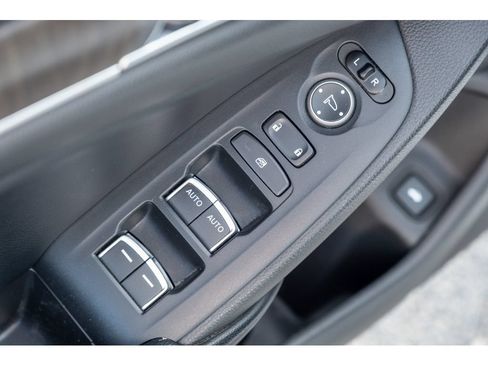 Used 2018 Honda Accord Touring image 14