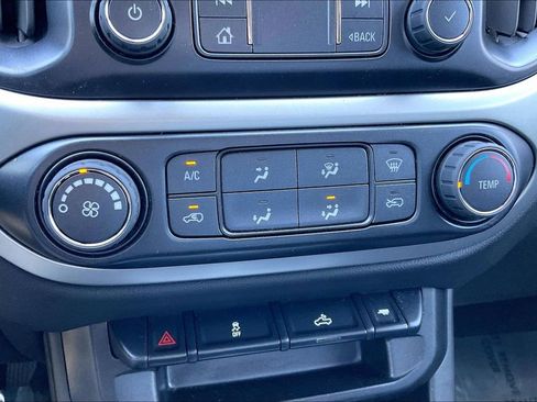 Used 2022 Chevrolet Colorado LT RWD image 31