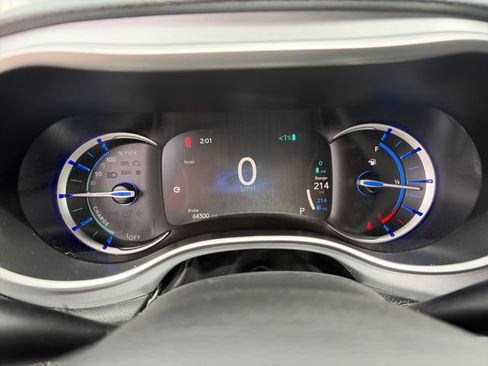 Used 2024 Chrysler Pacifica Limited FWD image 29
