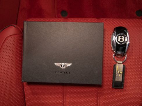 Used 2022 Bentley Bentayga image 73