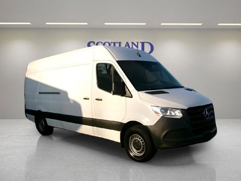 Used 2023 Mercedes-Benz Sprinter 2500 image 4