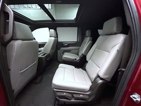 Used 2025 Chevrolet Suburban LT w/ Comfort Package AWD/4WD image 20