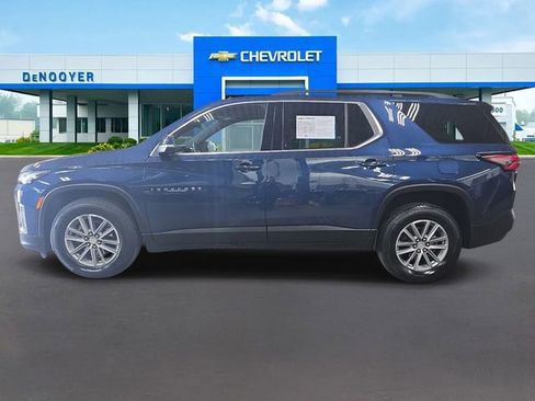 Used 2023 Chevrolet Traverse LT w/ Rear Camera Mirror Package image 12