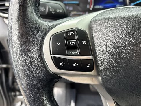Used 2023 Ford Explorer XLT w/ Equipment Group 202A RWD image 18