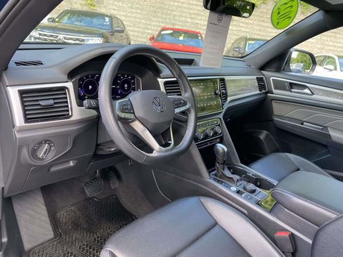 Certified 2023 Volkswagen Atlas Cross Sport SE w/ Panoramic Sunroof Package AWD/4WD image 20
