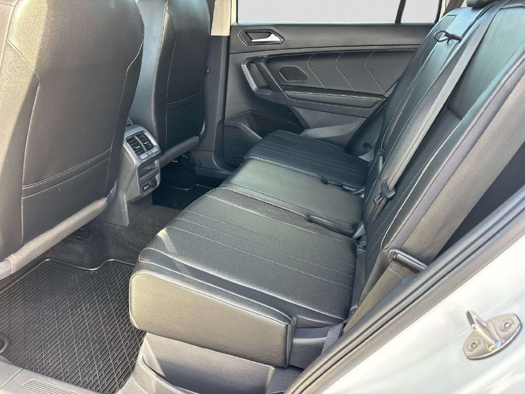 Used 2023 Volkswagen Tiguan SE AWD/4WD image 11