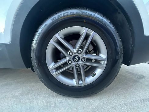 Used 2017 Hyundai Santa Fe Sport FWD image 17