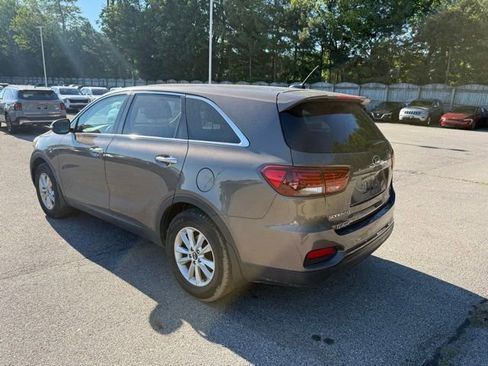 Used 2019 Kia Sorento FWD image 4