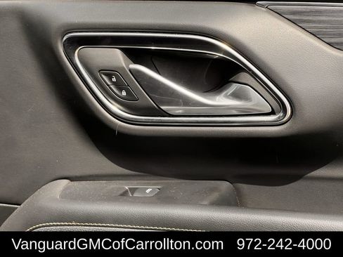 Used 2024 GMC Yukon SLT RWD image 29