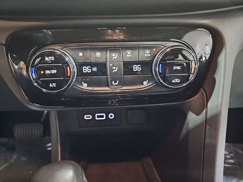 Certified 2022 Buick Encore GX Select w/ Sport Touring Package image 26