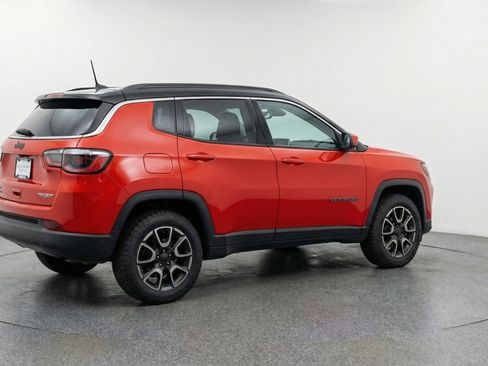 Used 2025 Jeep Compass Trailhawk AWD/4WD image 9