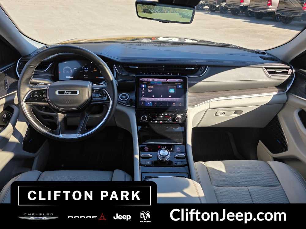 Used 2021 Jeep Grand Cherokee L Overland w/ Luxury Tech Group IV AWD/4WD image 25