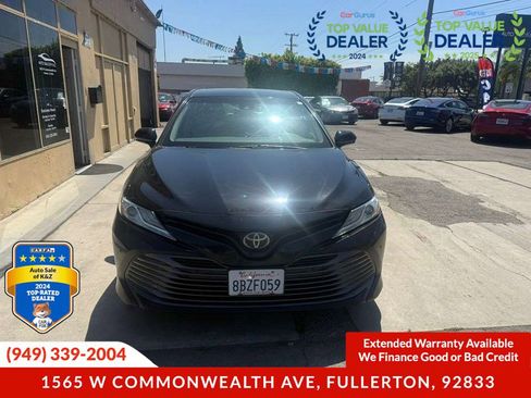 Used 2018 Toyota Camry XLE FWD image 9