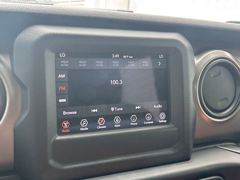 Used 2019 Jeep Wrangler Sport AWD/4WD image 13