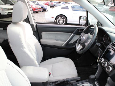 Used 2017 Subaru Forester 2.5i Premium w/ All-Weather Package image 11