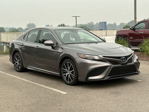 Used 2021 Toyota Camry SE FWD image 19
