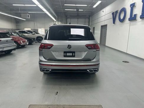 Certified 2022 Volkswagen Tiguan SE R-Line AWD/4WD image 12